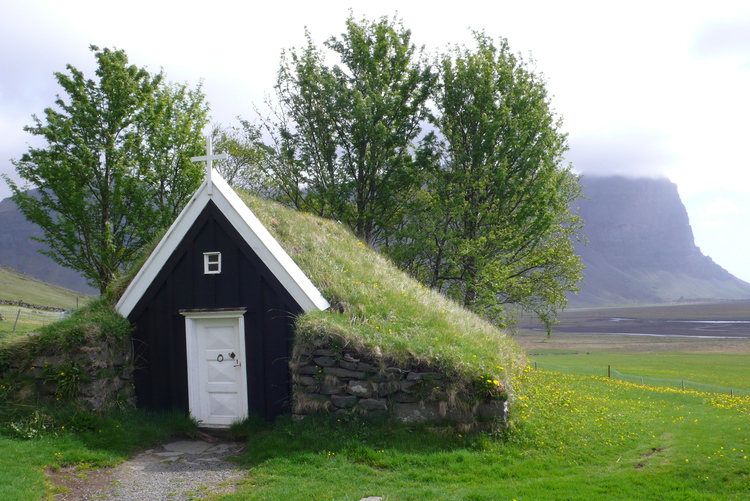 La plus petites église de l'Islande La Plus Petite Eglise D Islande 1775196968 1700892